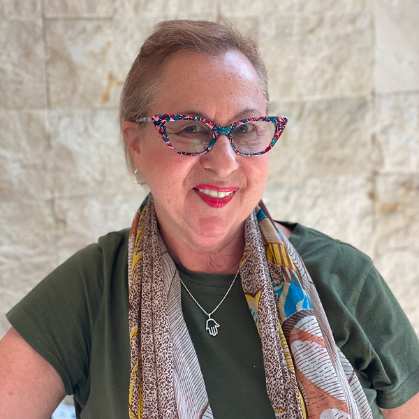 Susan Decastro headshot