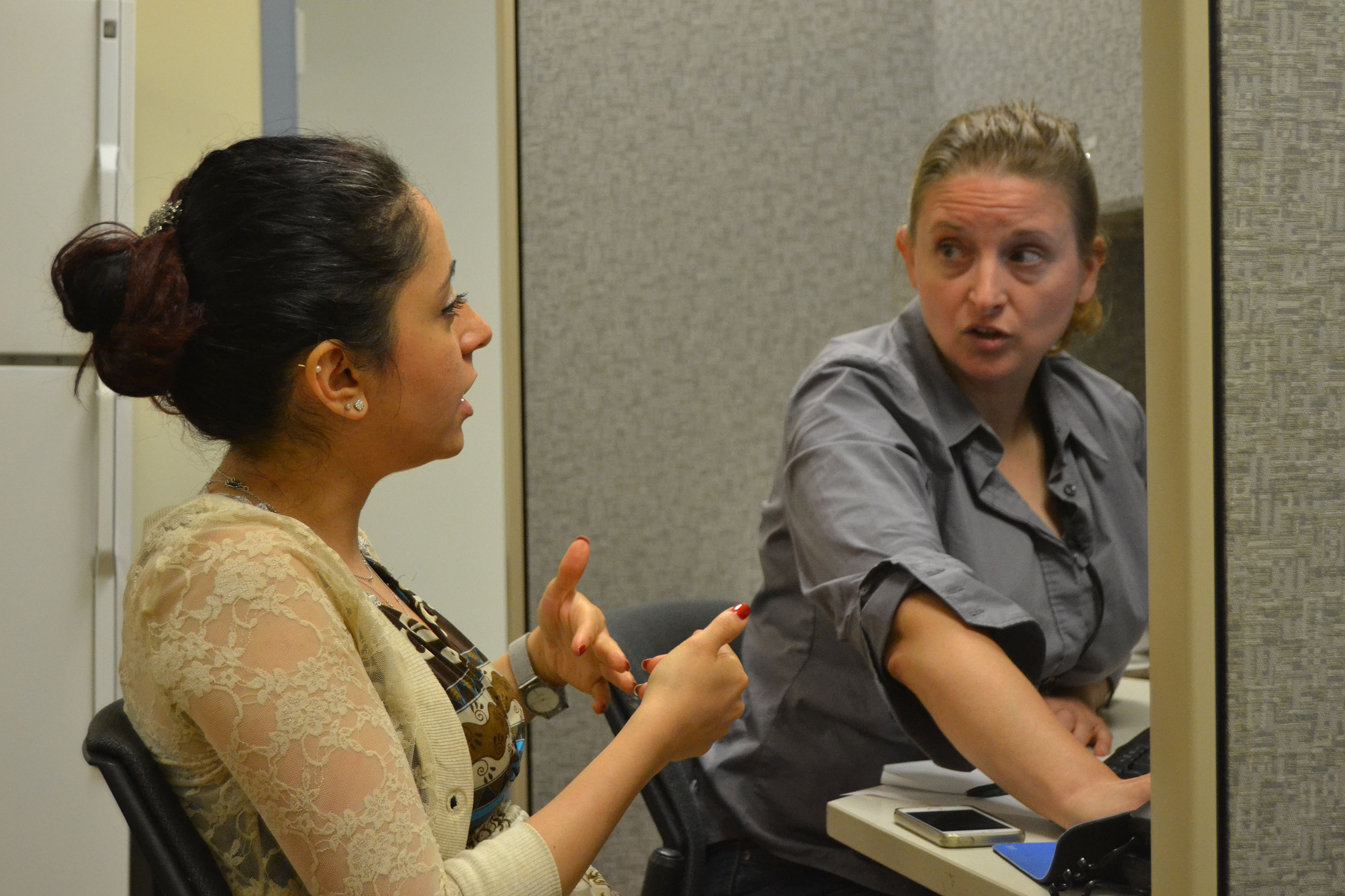 Professor Yannie ten-Broeke (right) brainstorming research ideas with student Behgol "Bell" Levian, NYSCAS \'16, who is pursuing NYSCAS\'s Honors Psychology track.